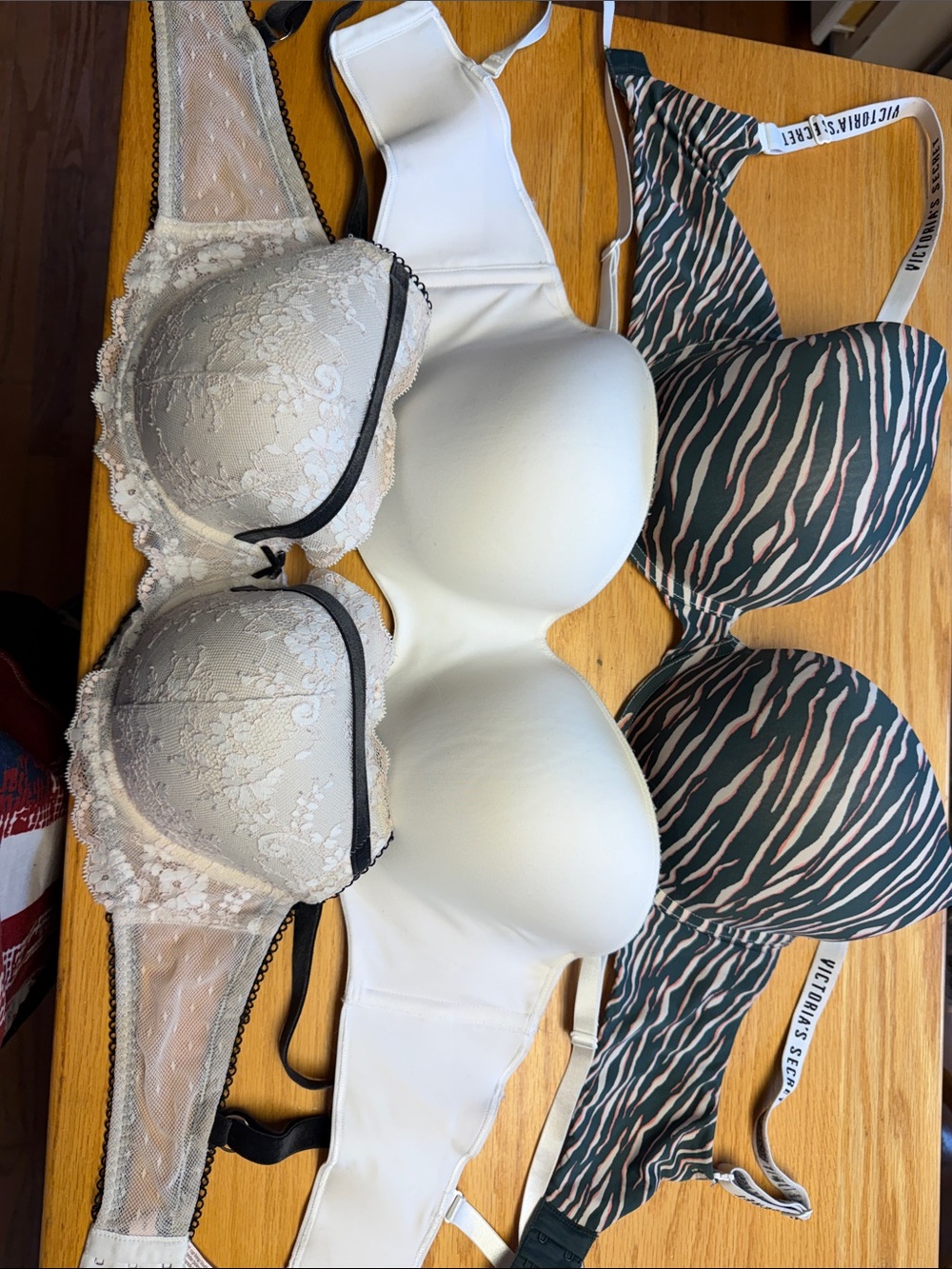 Victoria's Secret Zebra-Print Molded T-Shirt Bra in Green and White